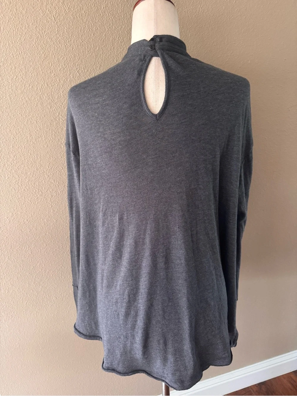 Smocked Yoke Long-Sleeve Pullover Sweatshirt Charcoal FREE PEOPLE NEW ROMANTICS - Picture 3 of 13